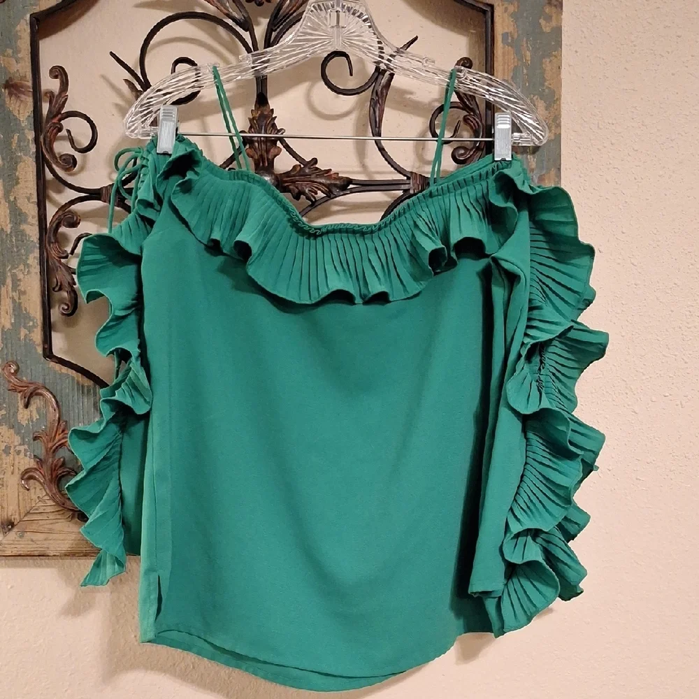 Vibrant Green Ruffled Cold Shoulder Blouse. NWOT Size SMALL - Picture 7 of 9
